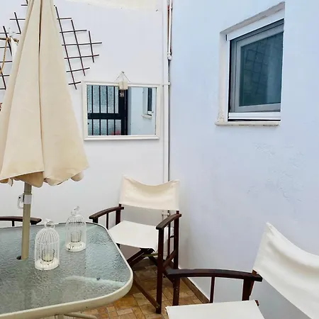 בית נופש Traditional Townhouse ארמופוליס